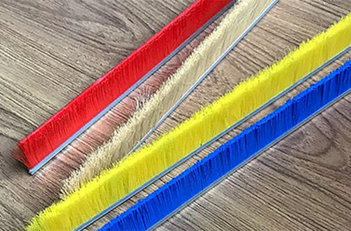 Wat zijn de verschillen tussen nylon en polypropyleen stripborstels?