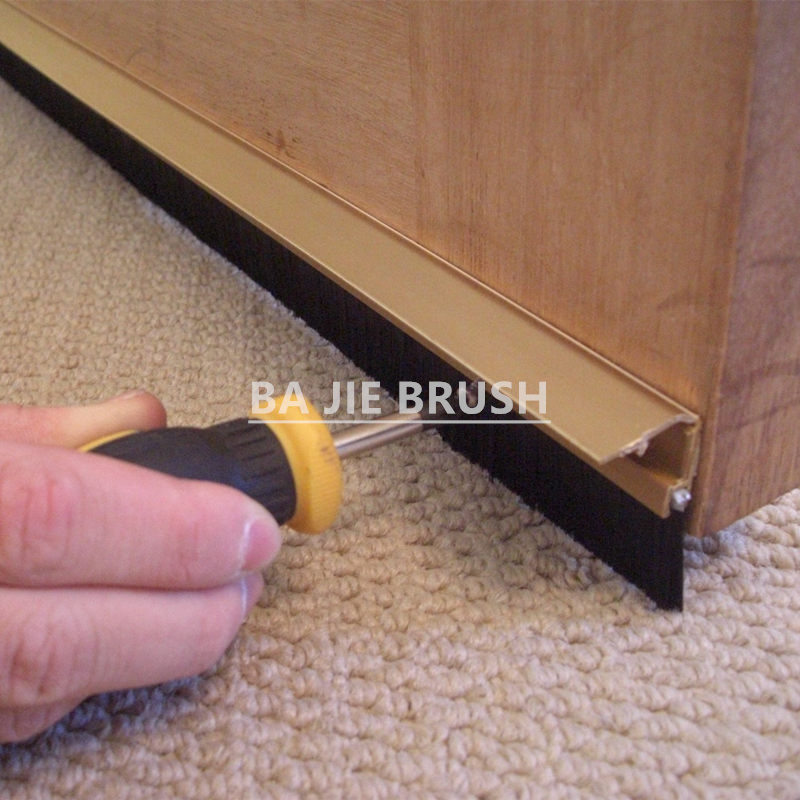 Cover Clip PVC Seal Brush